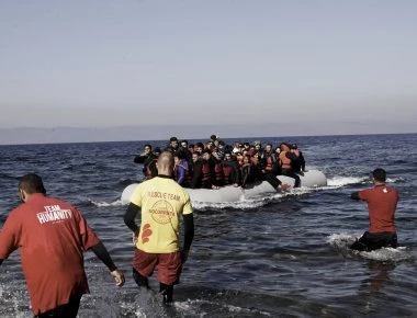 Σκάφος της FRONTEΧ μετέφερε στη Σάμο 43 παράνομους μετανάστες